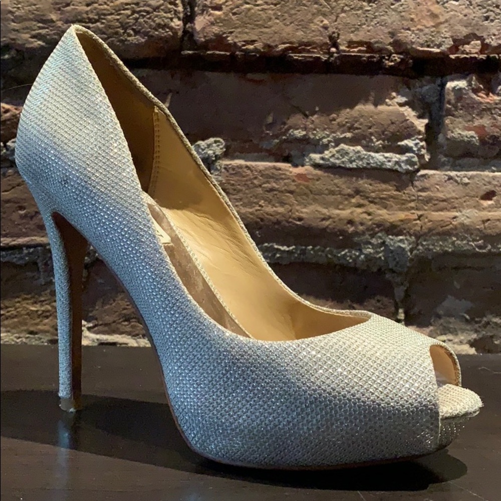 Badgley Mischka Ponderosa Chain Mesh Pump